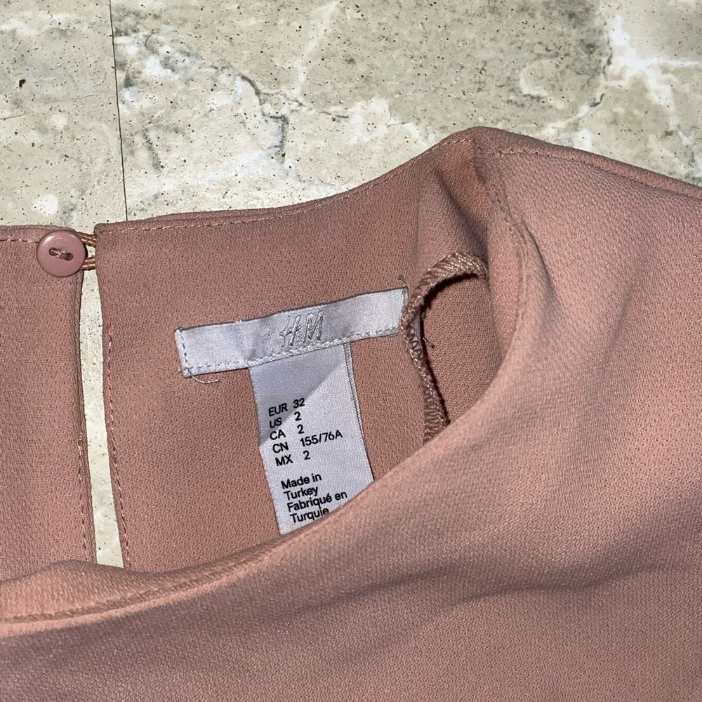 H&M pink dress just like the picture size 2 - Picture 5 of 7